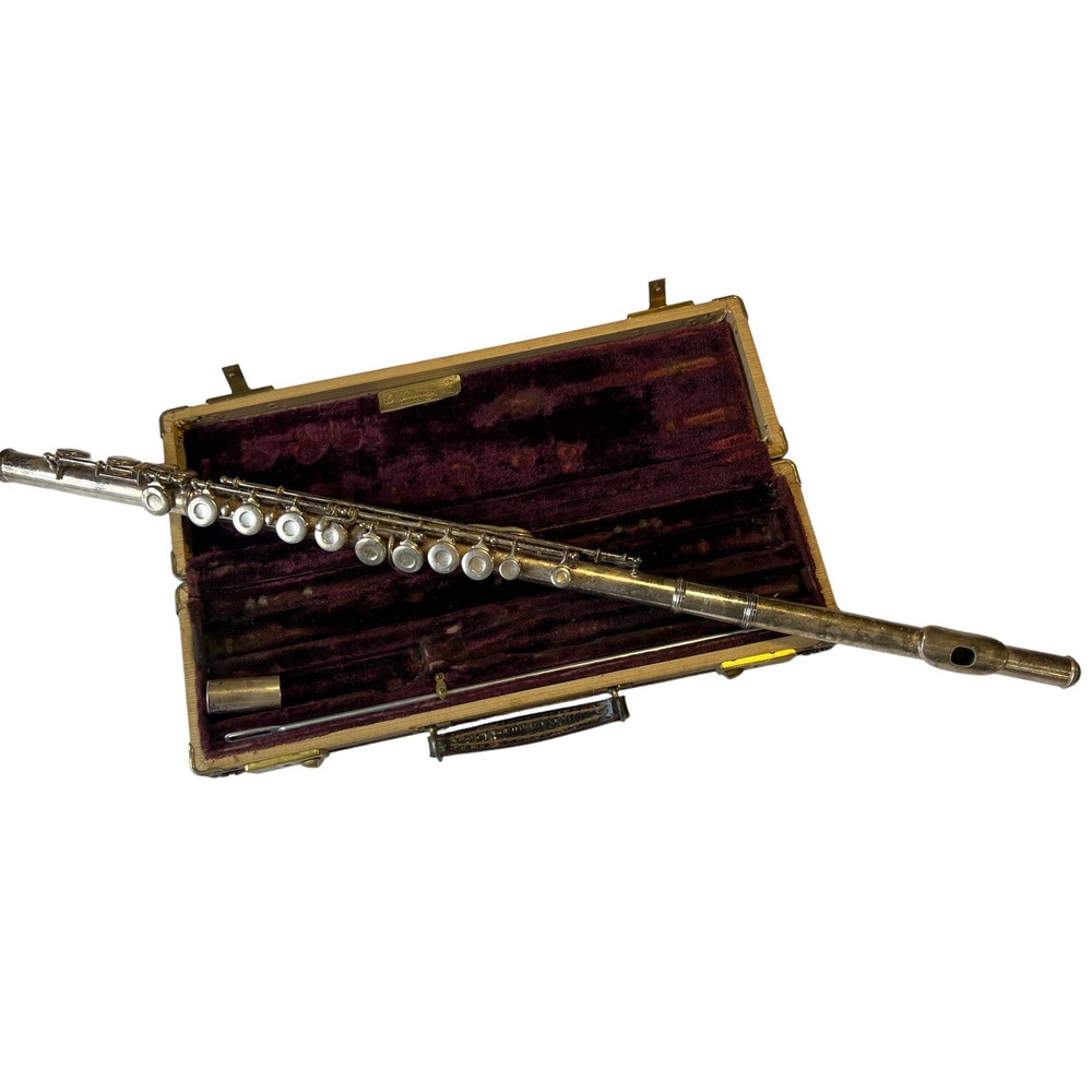 Vintage W.T. Armstrong Elkhart #104 Flute w/Case‎